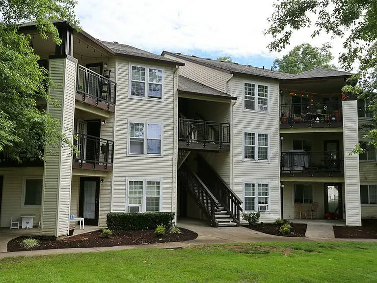 Sundial Apartments — Photo 34
