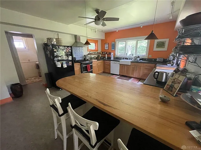 113 Marshall St — Photo 15