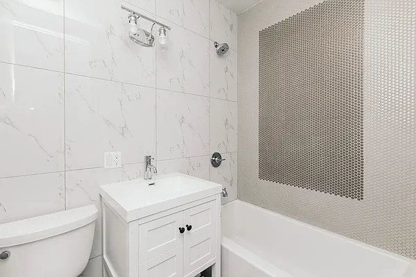 Rented by Nooklyn NYC LLC | media 32