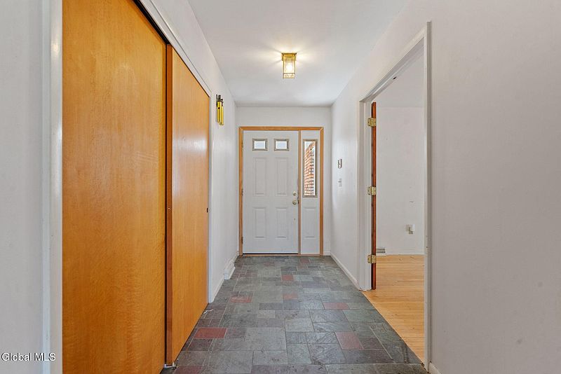 2nd image of 6 Oaktree Lane
