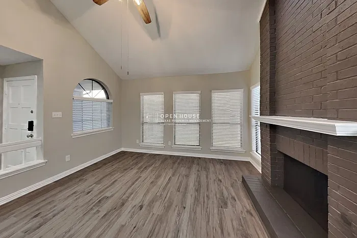 3 bed, 2.5 bath, 1499 sqft, $2,525 — Photo 3