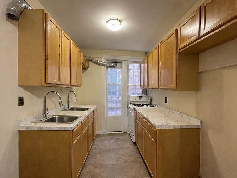 408 Sterling St #1 — Photo 5