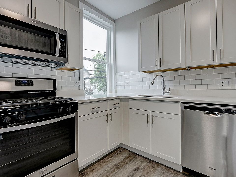 1st image of 2815 N Hamlin Ave #2R