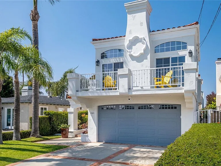 1021 Avenue D — Photo 1