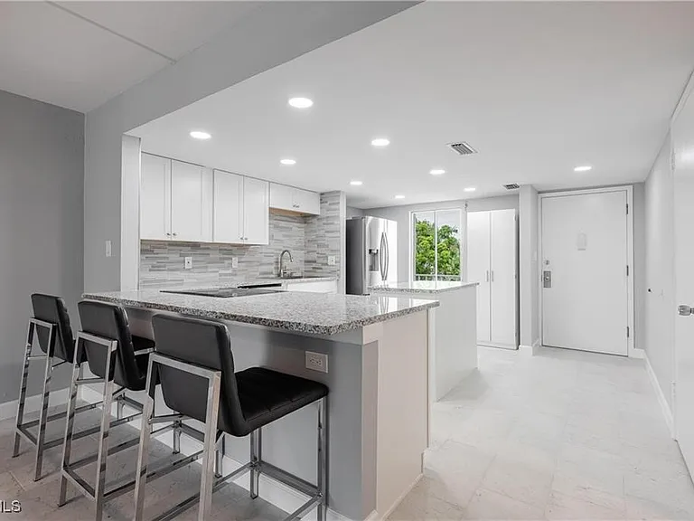 2244 Winkler Ave #207 — Photo 7