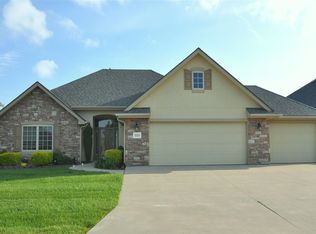 2225 SW Millers Glen Dr, Topeka, KS 66614