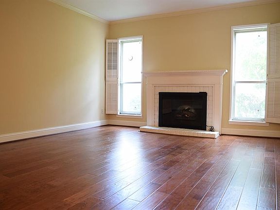 3rd image of 942 Memorial Village Dr #35