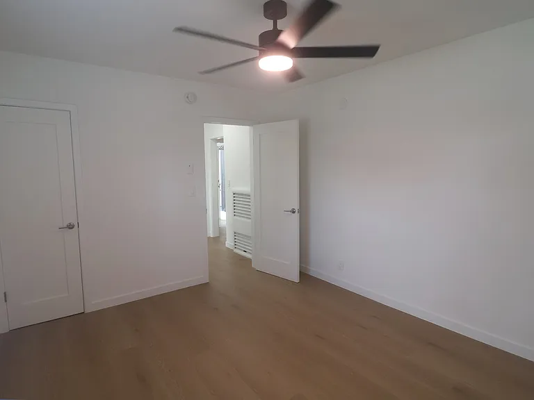 11610 Oxnard St #1 — Photo 16