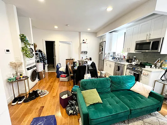 Rented by EastMount Realty LLC | media 3