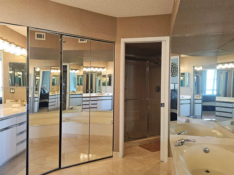 3600 Mystic Pointe Dr #1607 — Photo 37