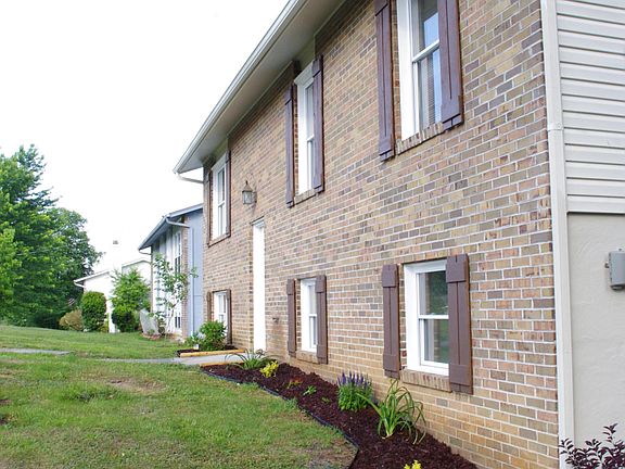 3rd image of 6405 Cadbury Dr NW
