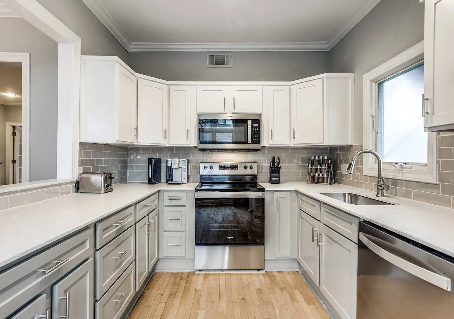 4011 Roswell Street, a beautifully updated 3-bedroom, 2-bath duplex — Photo 3
