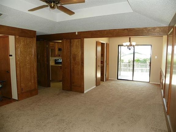 3rd image of 2215 Cedarcrest Dr