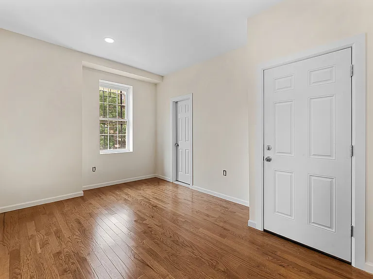 22-80 Steinway St #2R — Photo 4