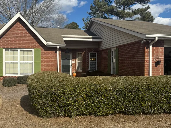 220 Monmouth Dr, Fayetteville, GA 30214