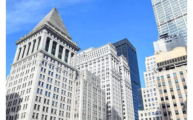 Sold by Douglas Elliman | media 21