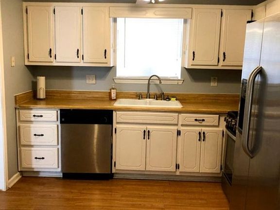 3rd image of 1096 Bonita Cir
