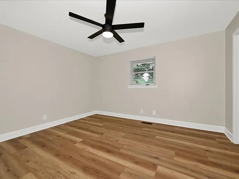 1208 Spruce St SE — Photo 9