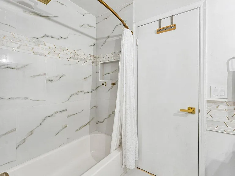 2101 N Palm Cir — Photo 24