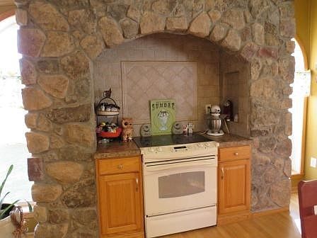 5th image of 2880 Wallaceville Rd