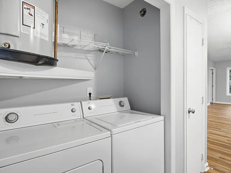 Full size laundry included