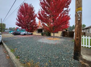 1127 SW Bridge St, Grants Pass, OR 97526