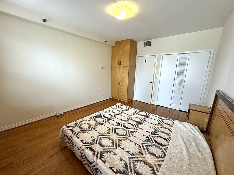 4544 Vernon Blvd #2 — Photo 10
