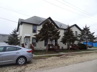 150 S 4th St, Capron, IL 61012