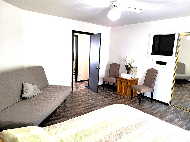 Masterbed with balcony