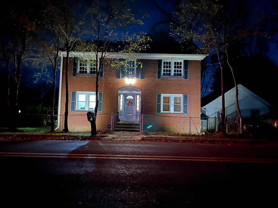 1st image of 148 Burnham St E