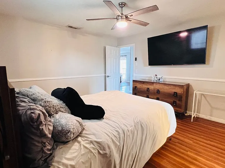 581 SW Banks Ter — Photo 11