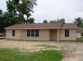115 N 12th St, Highlands, TX 77562