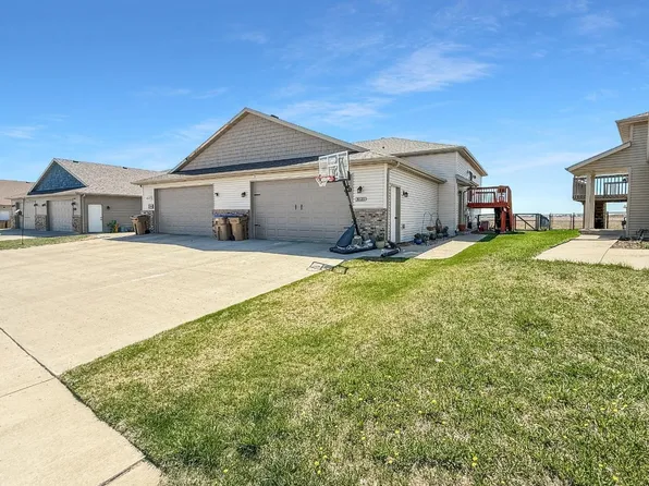 3121 8th St NE, Minot, ND 58703
