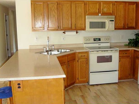 5th image of 439 Meadowlark Dr