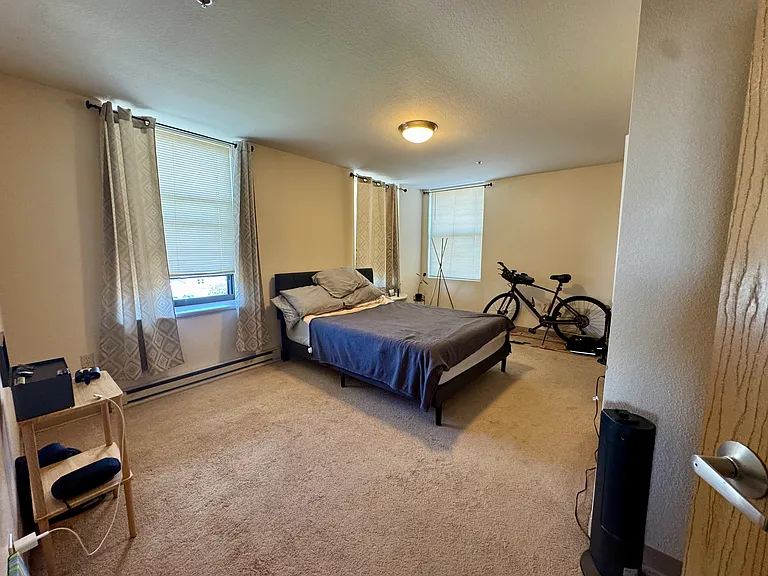 Lakeside Apartments — Photo 18