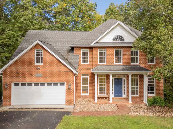 2075 Lubna Dr, Christiansburg, VA 24073
