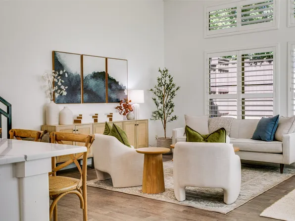 2550 Wedglea Dr, Dallas, TX 75211