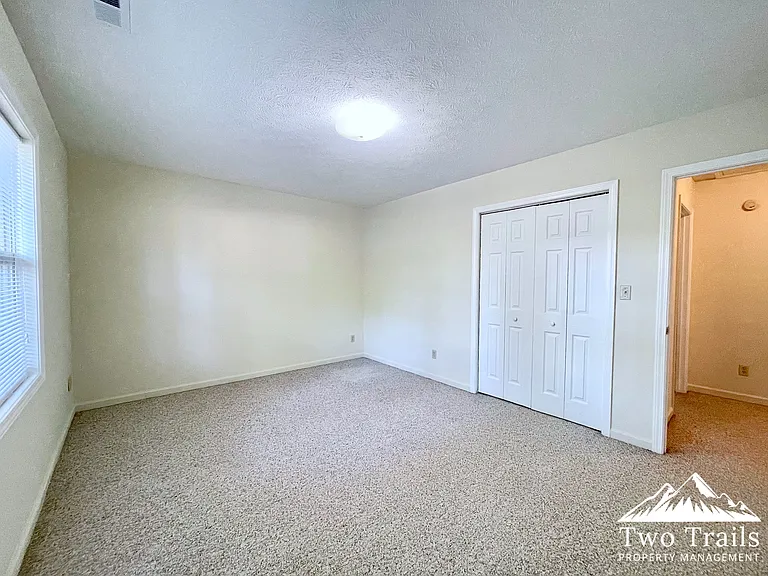 707 Farmington Cir — Photo 7