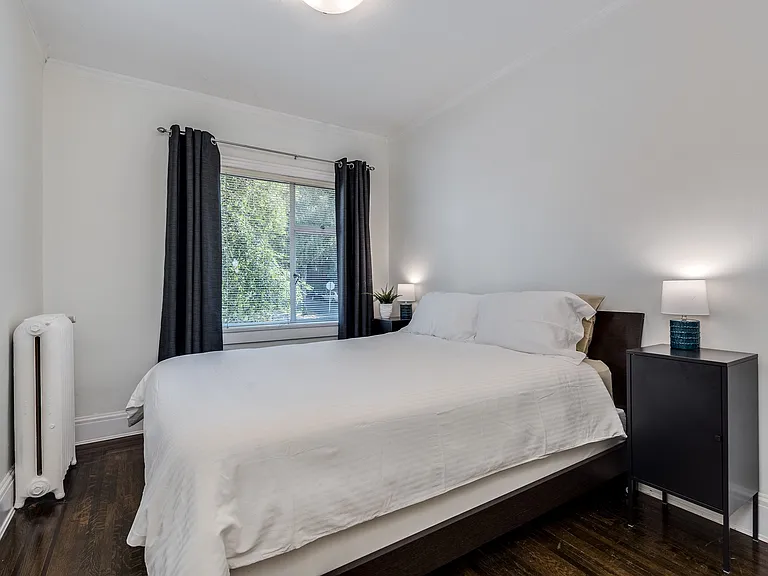 935 Jervis St — Photo 17