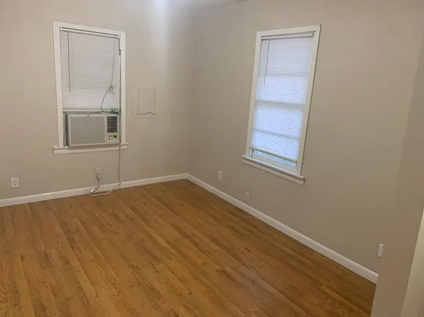 912 Avenue M, Huntsville, TX 77320