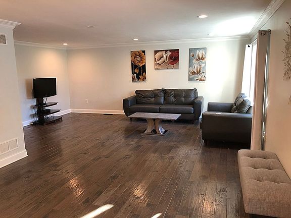 family room (1st floor)