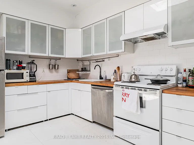 1457 Dundas St W #1 — Photo 11