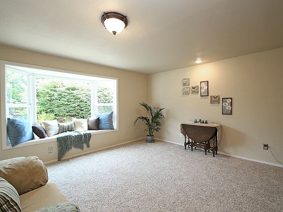 4th image of 531 Meadow Dr SE