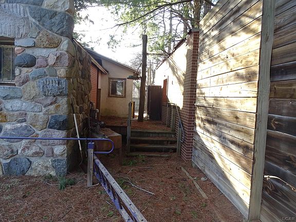 2nd image of 433 Coolbaugh Rd