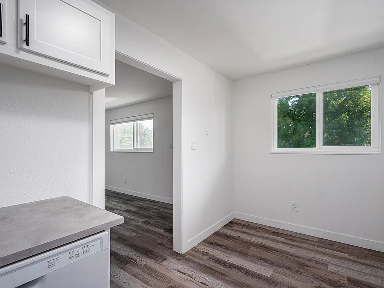 425 E Willamette Ave — Photo 10