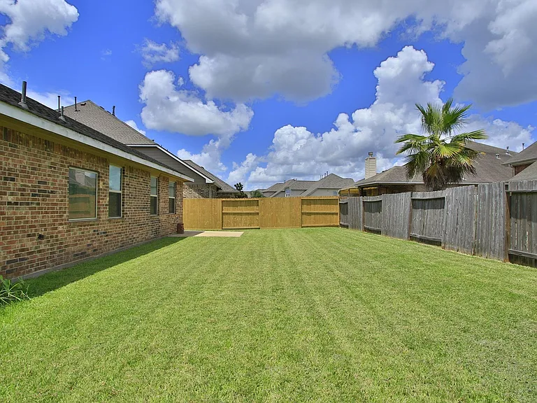 271 Westwood Dr — Photo 42