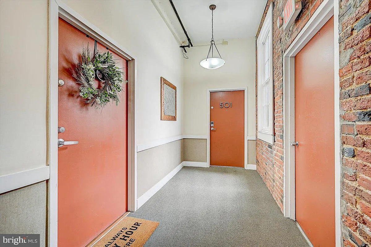 1 bed, 1.0 bath, 989 sqft, $2,575 — Photo 4