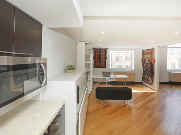 121 West 20th Street 4F image 12 of 13