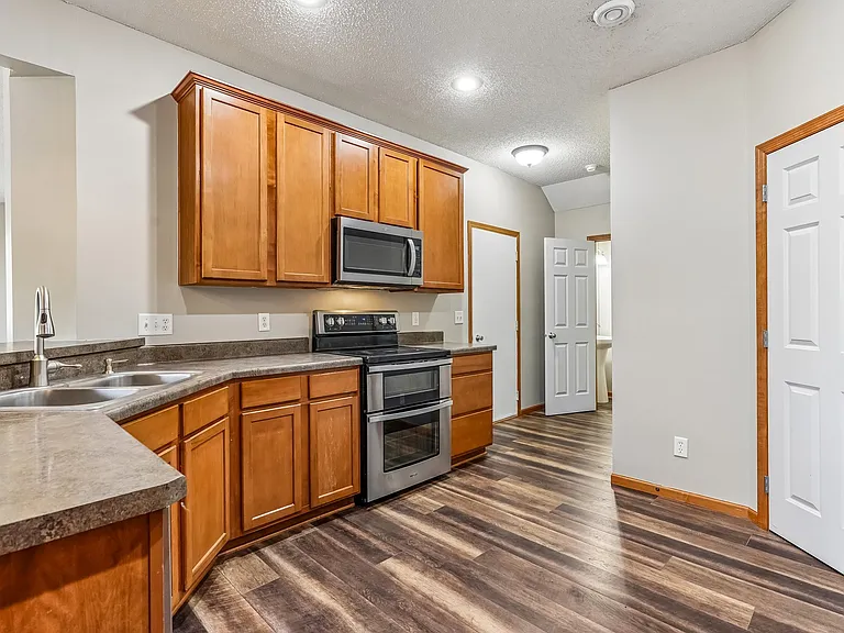 1912 Rose Way #601 — Photo 12