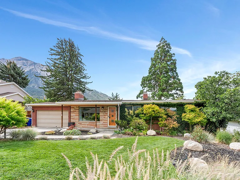3536 E Hermes Dr — Photo 1
